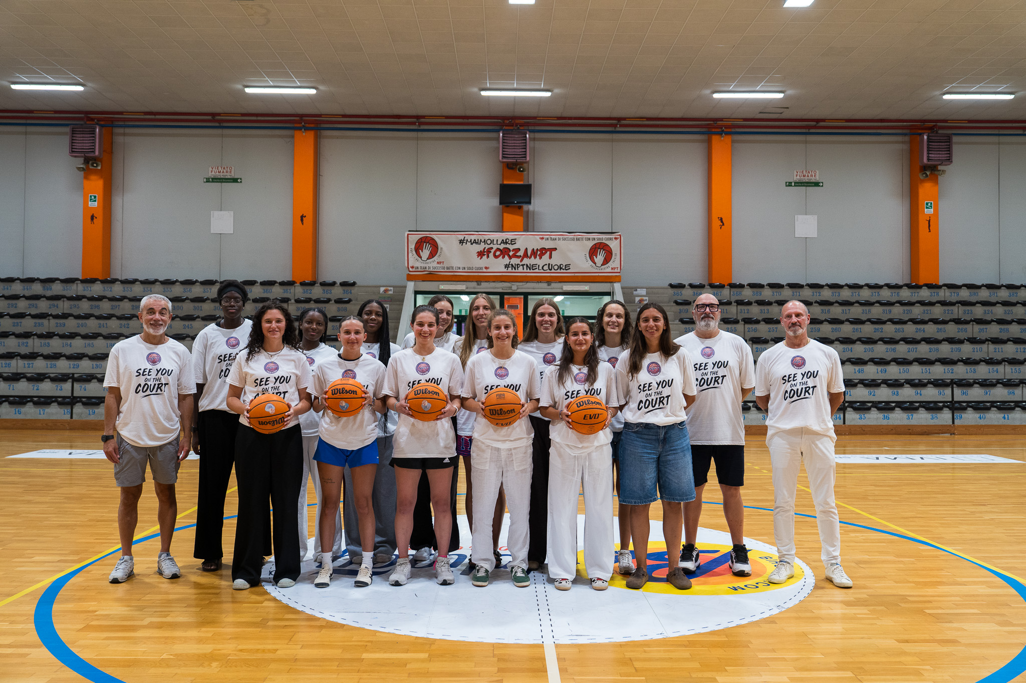 Foto ufficiale della squadra CMB Treviso e dello staff al PalaPascale