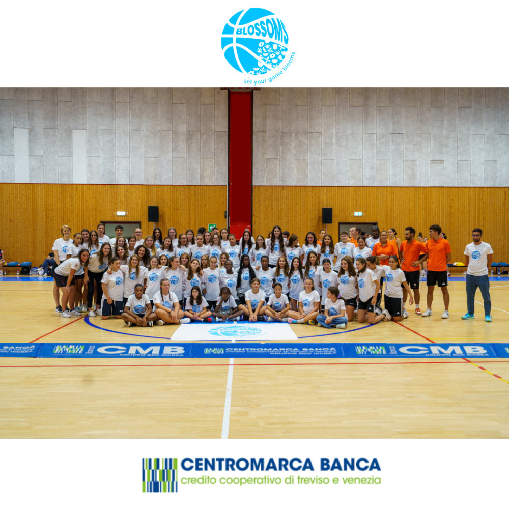 Foto di gruppo delle atlete e dello staff del progetto Blossoms